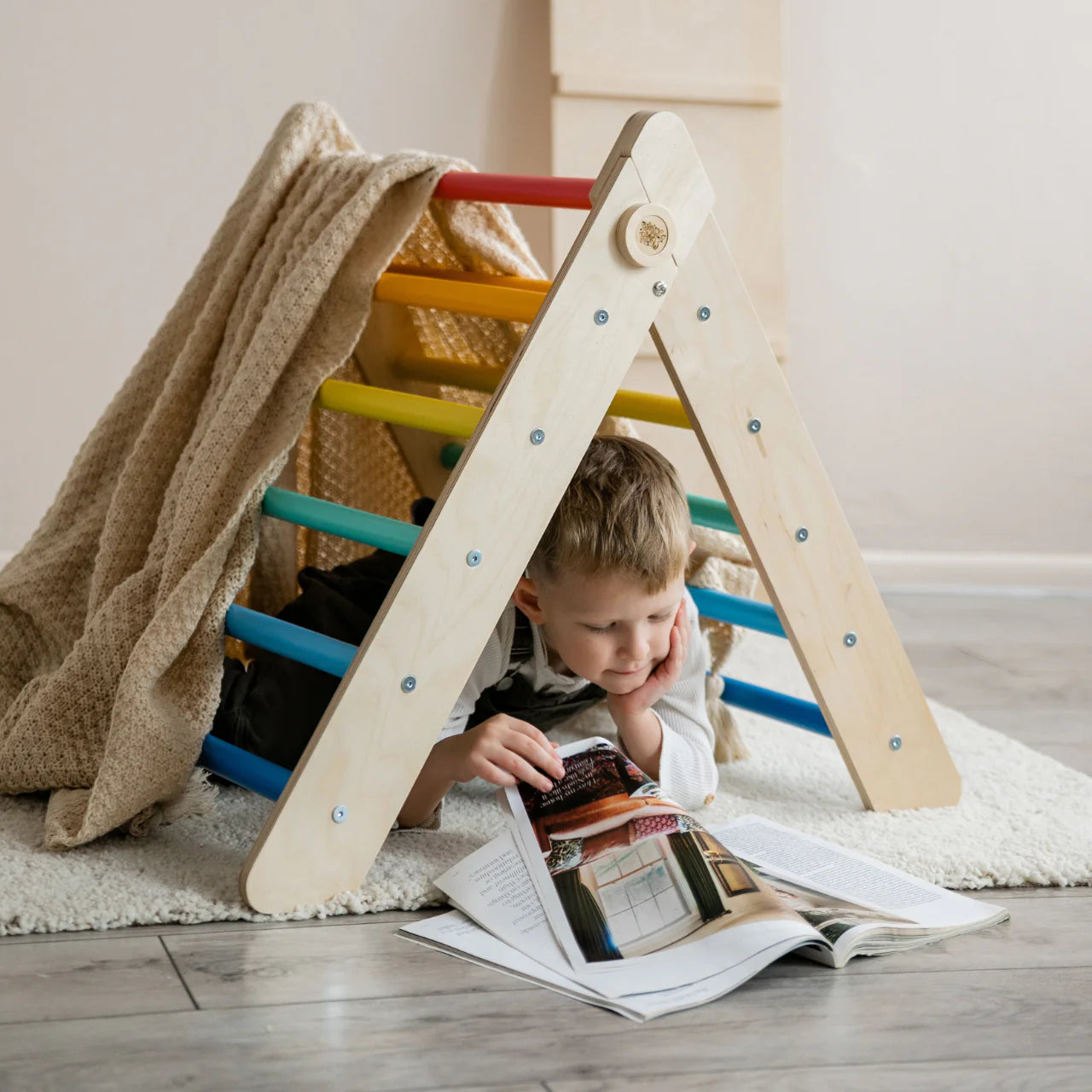 BusyKids - Triangle de Motricité Pikler Couleurs Arc-en-ciel - Bois Natura - 12 à 18 mois  BusyKids BusyKids - Triangle de Motricité Pikler Couleurs Arc-en-ciel - Bois Natura - 12 à 18 mois myplayground