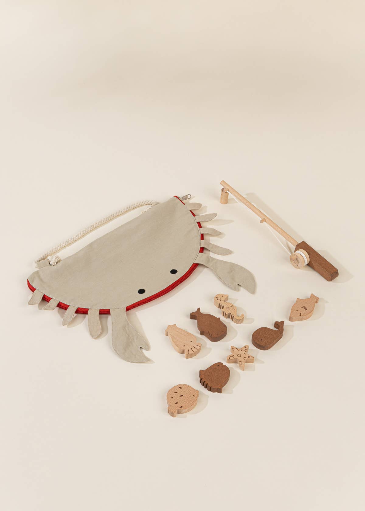 Jeu de pêche en bois avec sac  Coco Village Jeu de pêche en bois avec sac myplayground