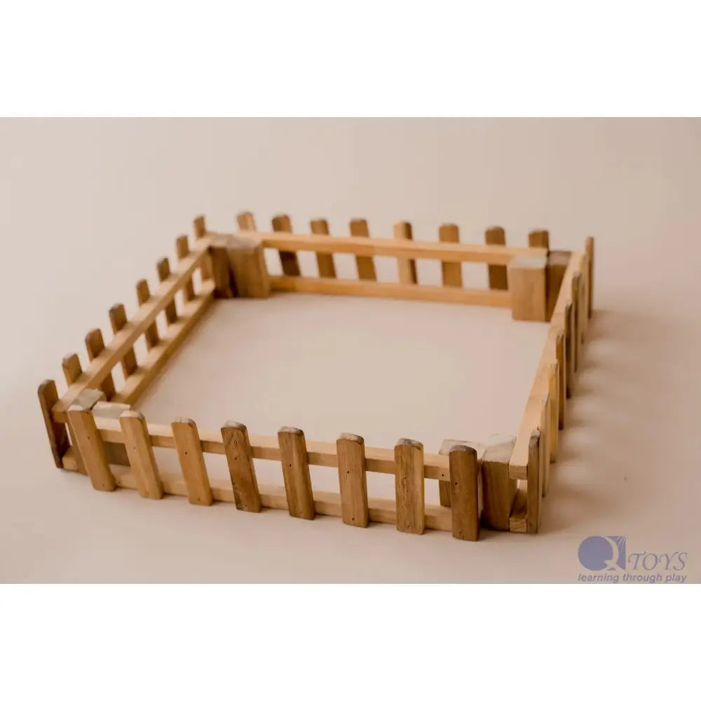 Clôtures en bois (lot de 4)  QToys USA Clôtures en bois (lot de 4) myplayground