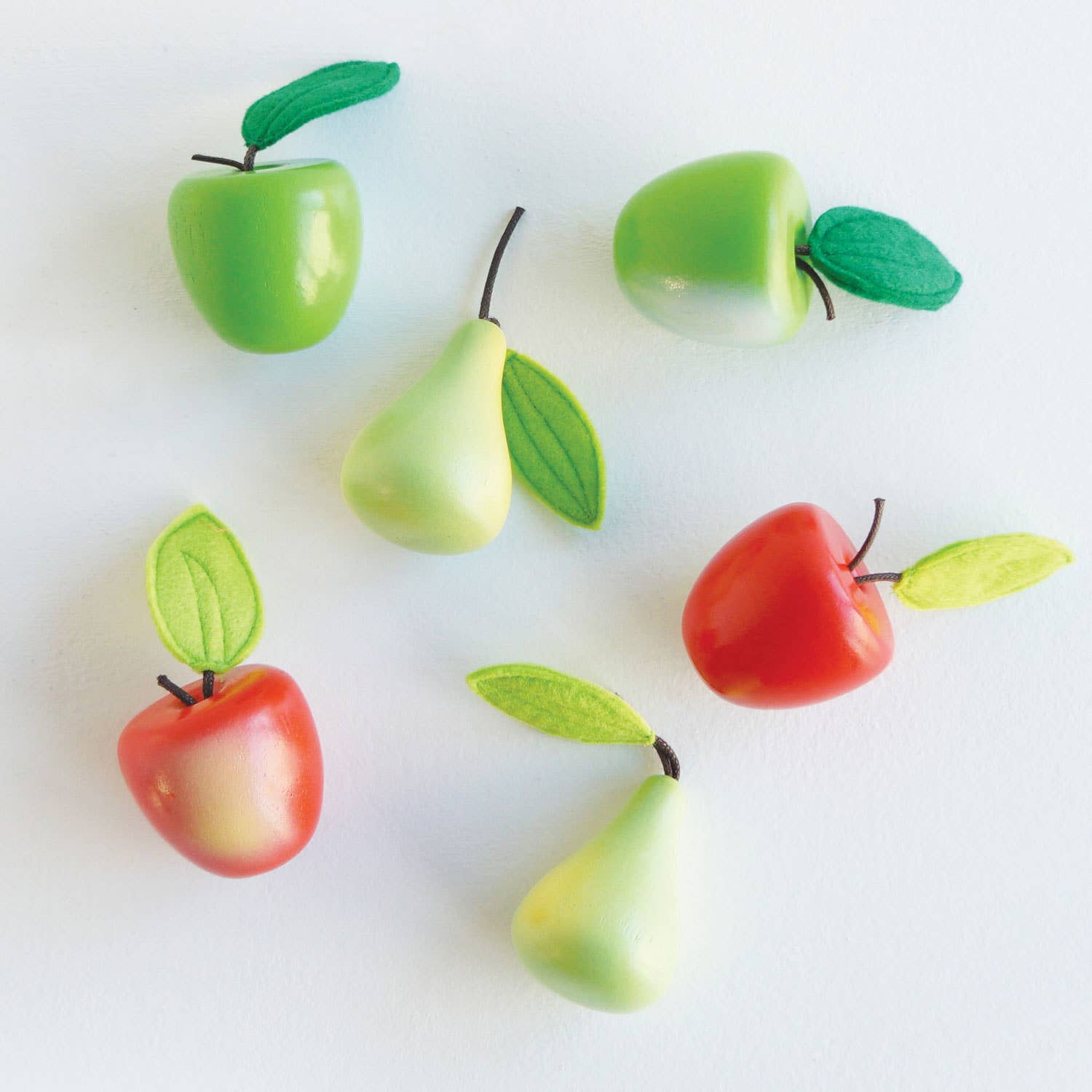Boîte de marché aux pommes et aux poires - Jeu educatif pour enfants  Le Toy Van Boîte de marché aux pommes et aux poires - Jeu educatif pour enfants myplayground