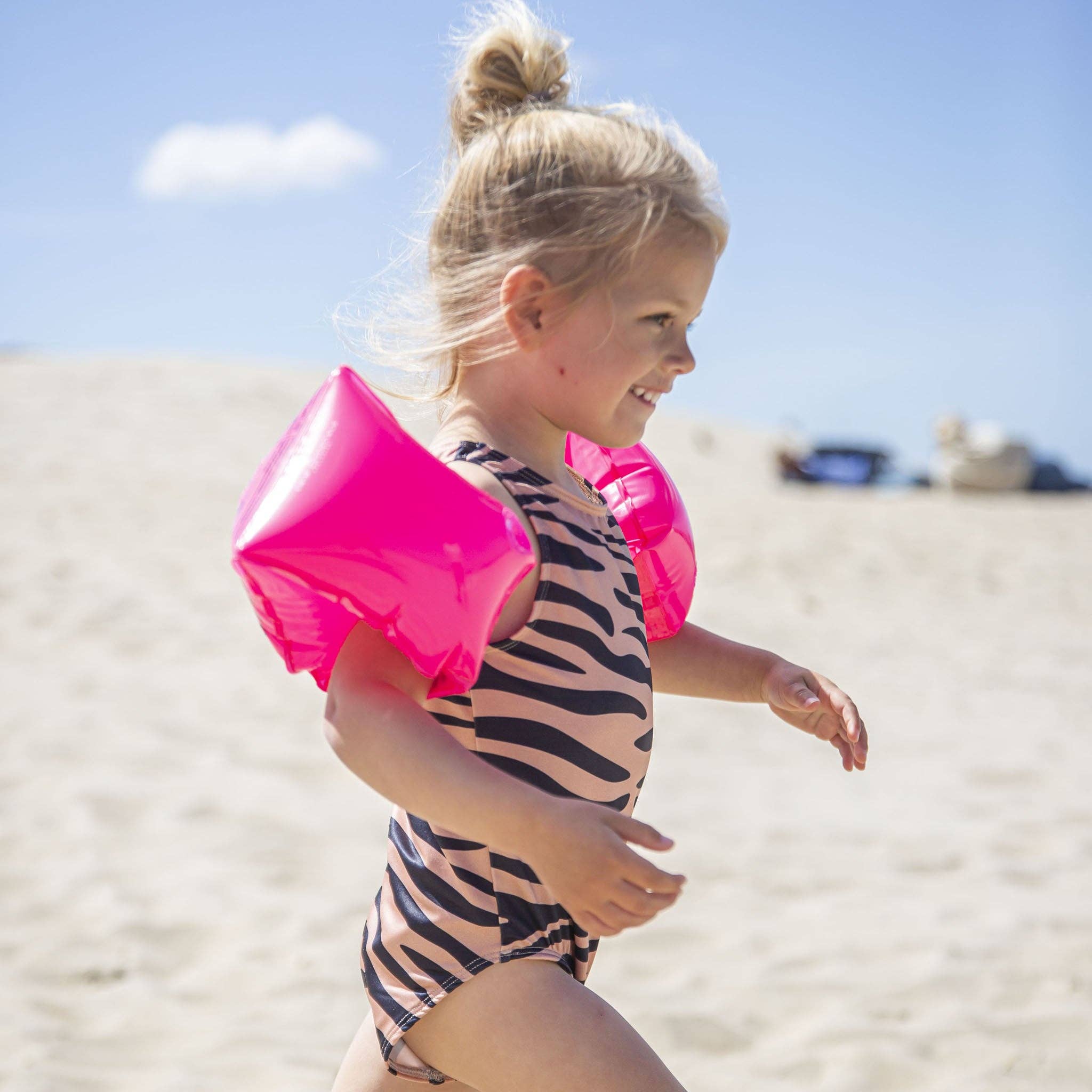 Brassards de natation Néon Rose  ( 2 à 6 ans ) - Swim Essentials  Swim Essentials Brassards de natation Néon Rose  ( 2 à 6 ans ) - Swim Essentials myplayground