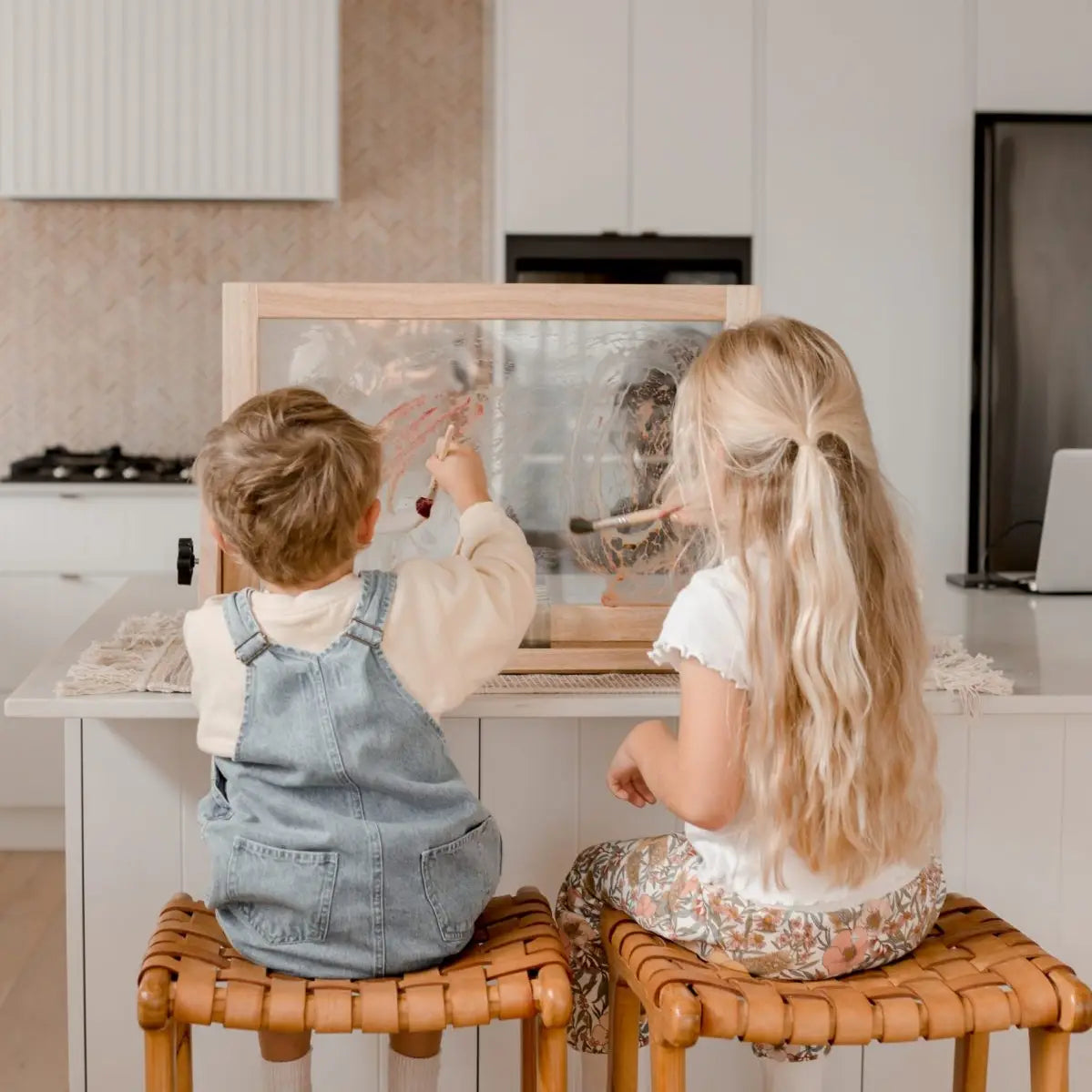 Chevalet de table 4 en 1  QToys USA Chevalet de table 4 en 1 myplayground