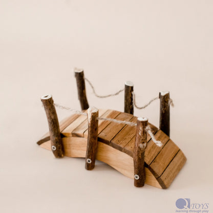 Pont en bois naturel