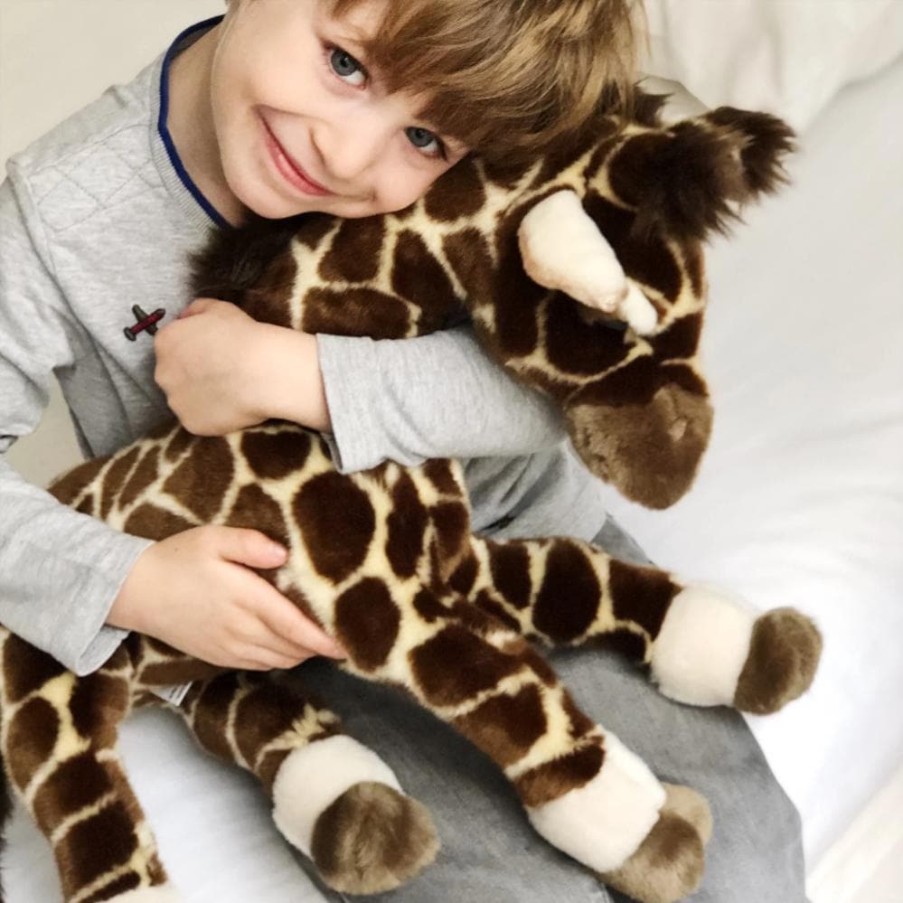 Ma peluche Girafe Zoé - La Pelucherie  LA PELUCHERIE Ma peluche Girafe Zoé - La Pelucherie myplayground