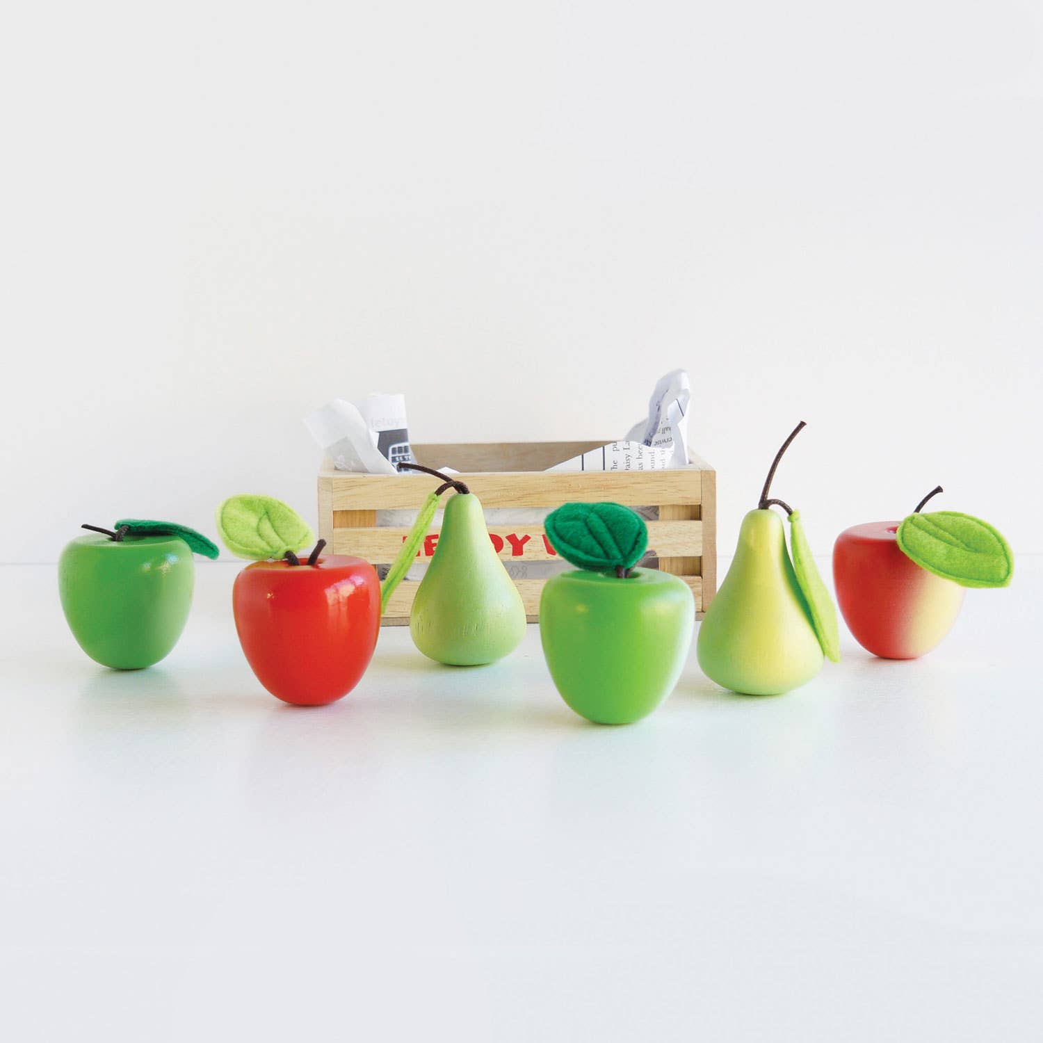 Boîte de marché aux pommes et aux poires - Jeu educatif pour enfants  Le Toy Van Boîte de marché aux pommes et aux poires - Jeu educatif pour enfants myplayground