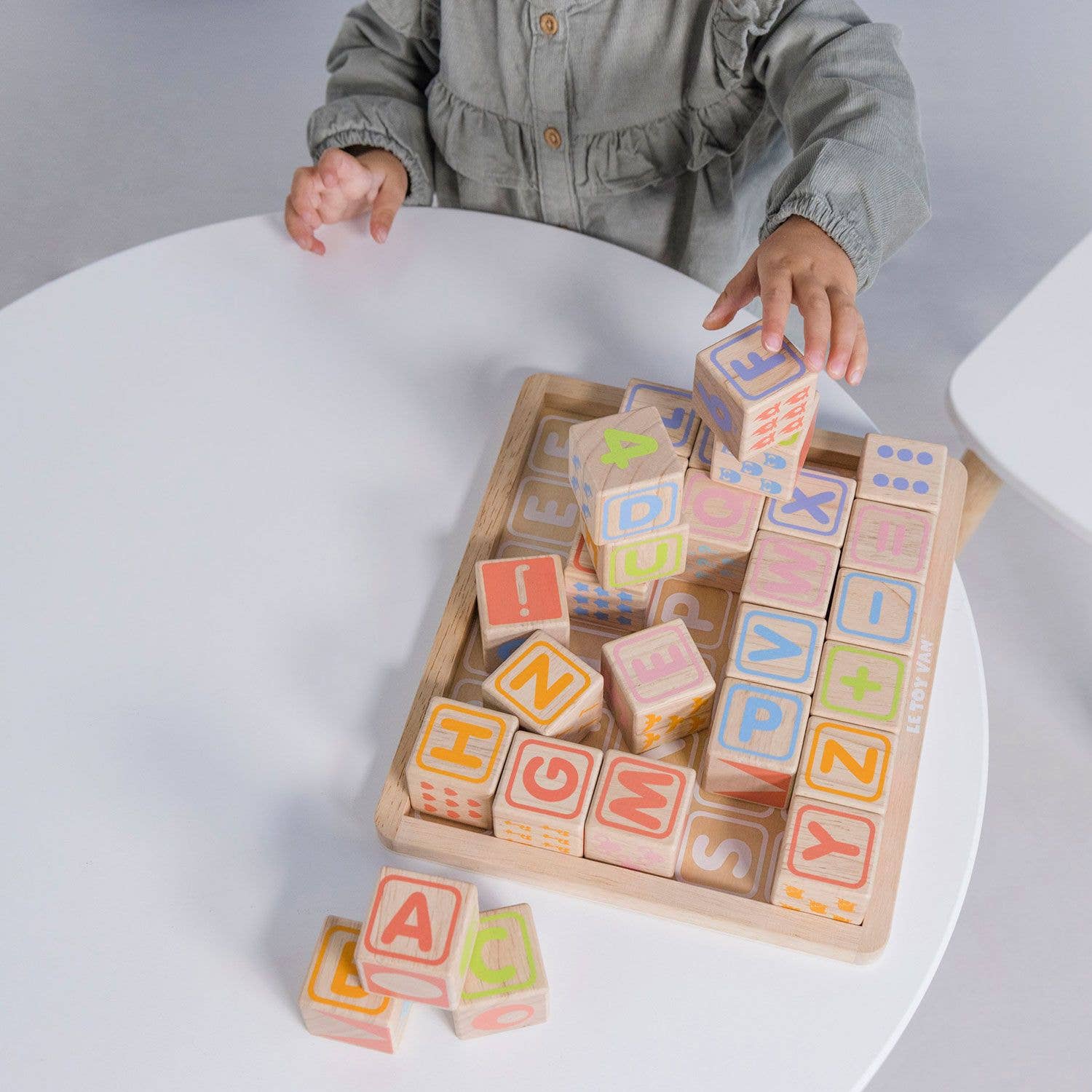 Cube ABC - Jeu éducatif enfant  Le Toy Van Cube ABC - Jeu éducatif enfant myplayground