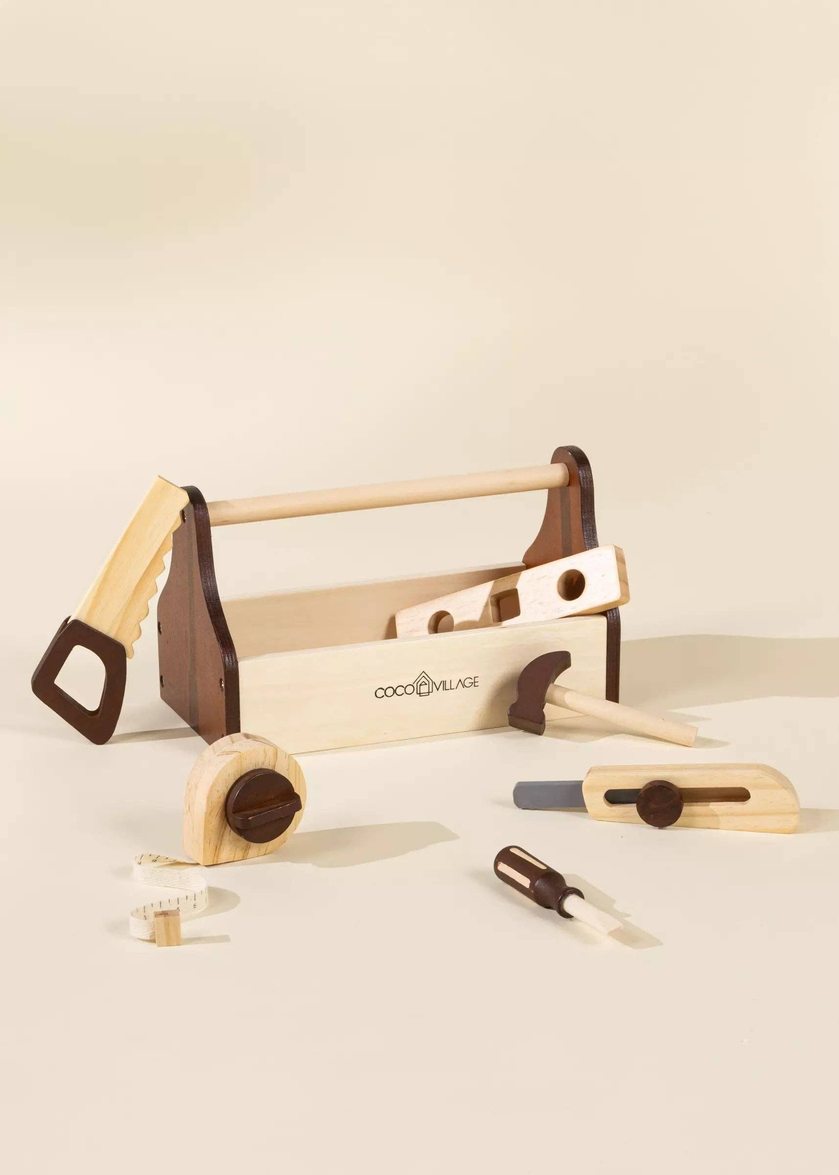 Set de jeu d'outils en bois  Coco Village Set de jeu d'outils en bois myplayground