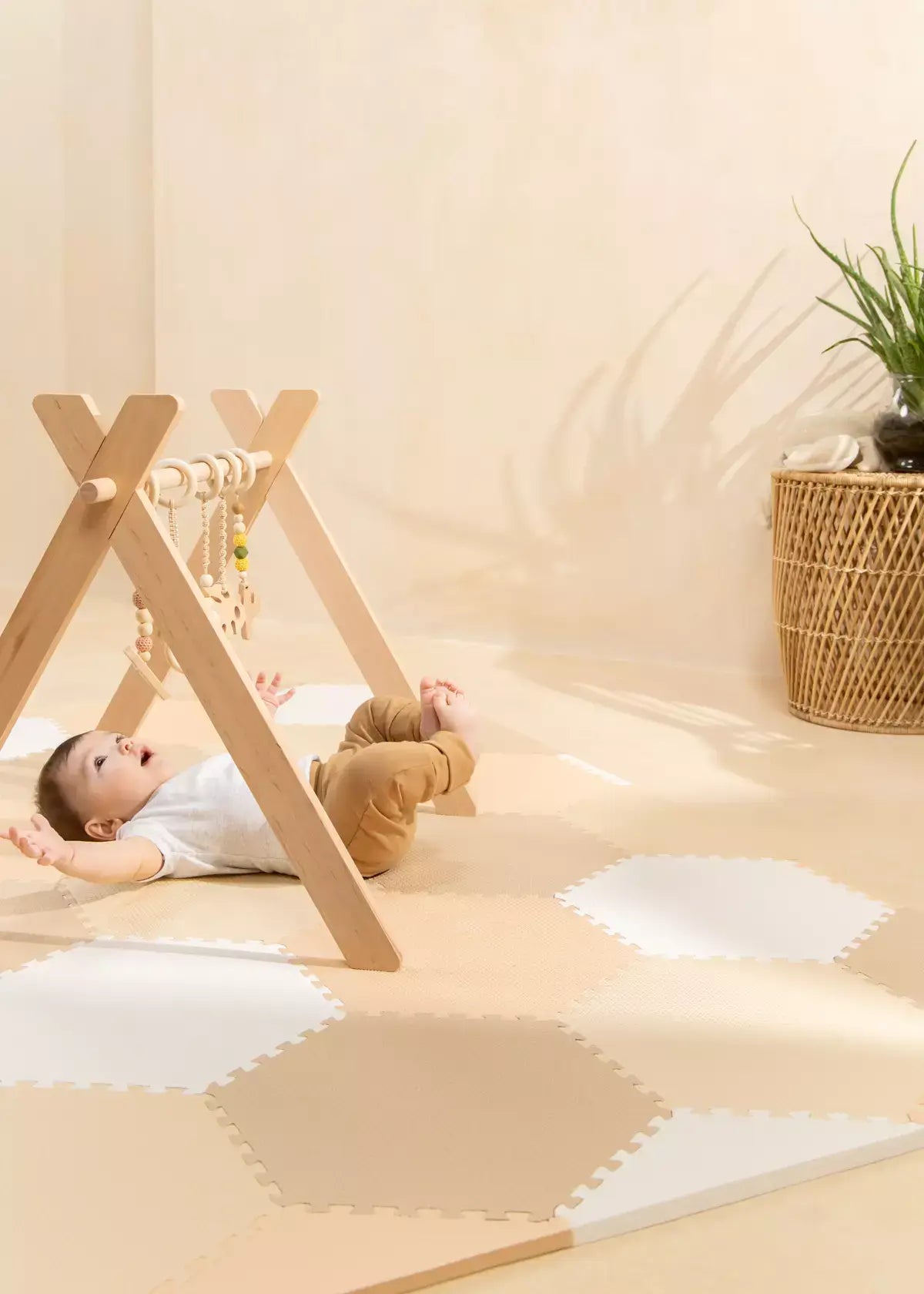 Tapis de jeu hexagonal - Beige  Coco Village Tapis de jeu hexagonal - Beige myplayground