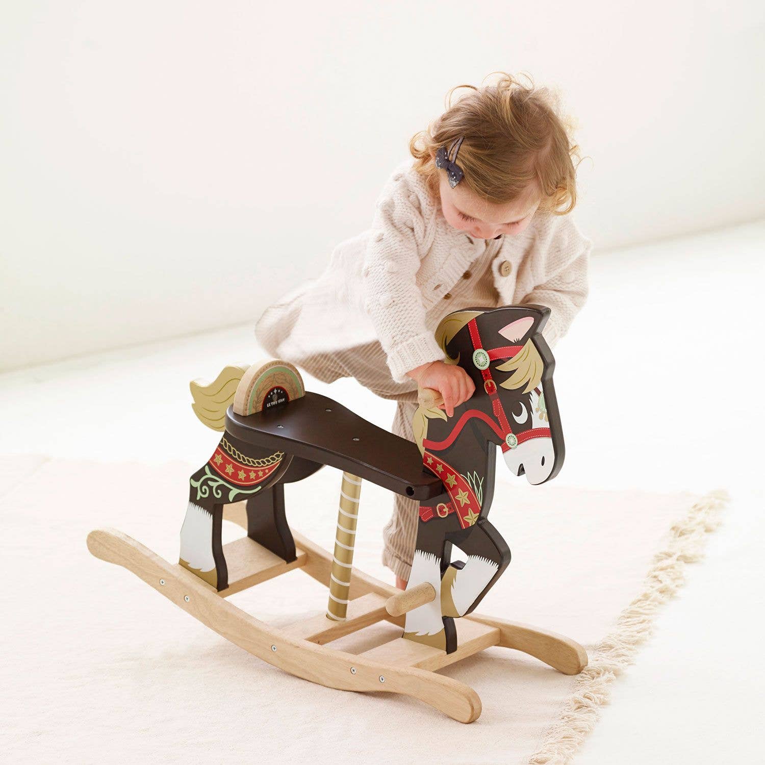 Cheval à bascule - Jeu sensoriel enfant  Le Toy Van Cheval à bascule - Jeu sensoriel enfant myplayground