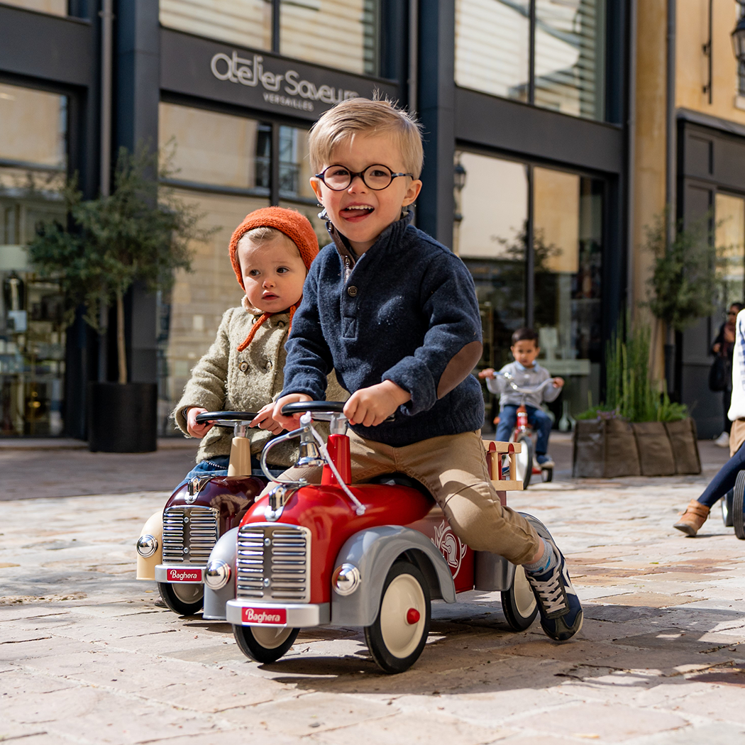 Baghera | Porteur Enfant - Camion de pompier.  Baghera Baghera | Porteur Enfant - Camion de pompier. myplayground