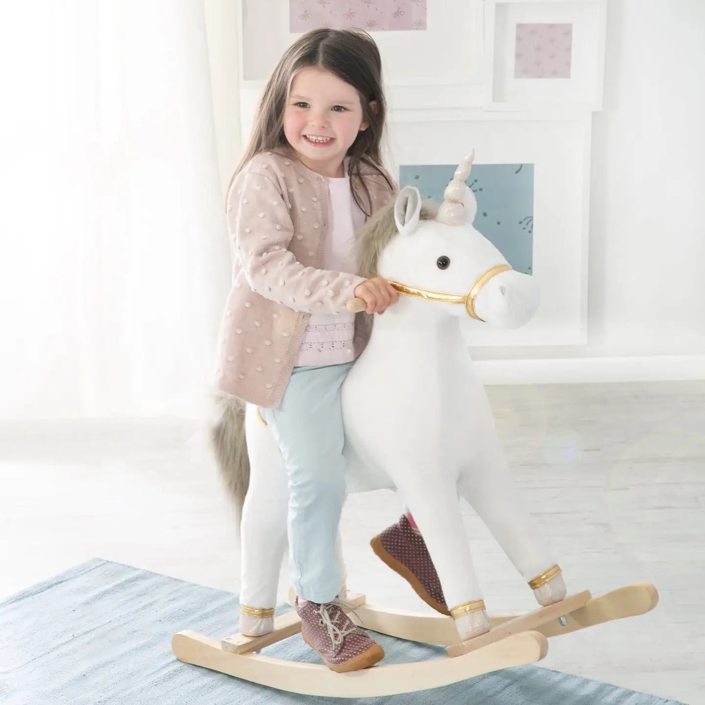ROBA | Selle à bascule en forme de licorne, rembourrée, grise. De 2 à 6 ans.  ROBA ROBA | Selle à bascule en forme de licorne, rembourrée, grise. De 2 à 6 ans. myplayground