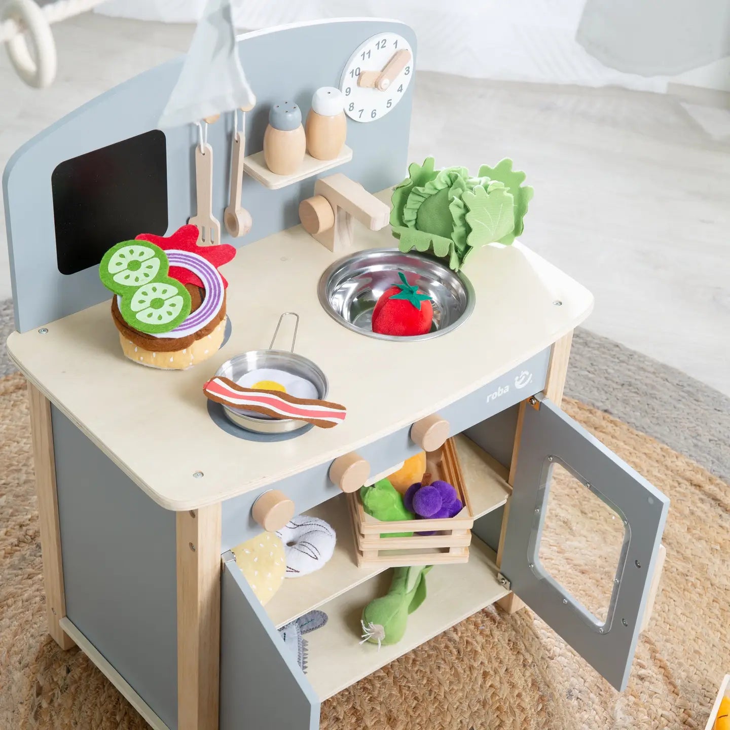 ROBA | Cuisine pour enfants avec 2 plaques, évier et robinet.  ROBA ROBA | Cuisine pour enfants avec 2 plaques, évier et robinet. myplayground