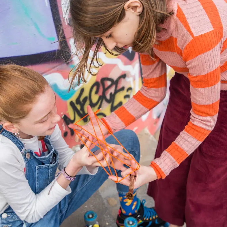 Me&Mine | Cat's Craddle ( jeu du berceau de chat ) - Jouet pour enfants.  Me&Mine Me&Mine | Cat's Craddle ( jeu du berceau de chat ) - Jouet pour enfants. myplayground