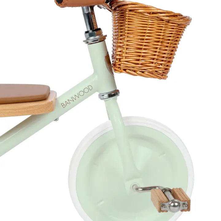 Banwood Tricycle - Vert menthe - Jeu de motricité enfant ( 2 à 6 ans )  Banwood Banwood Tricycle - Vert menthe - Jeu de motricité enfant ( 2 à 6 ans ) myplayground
