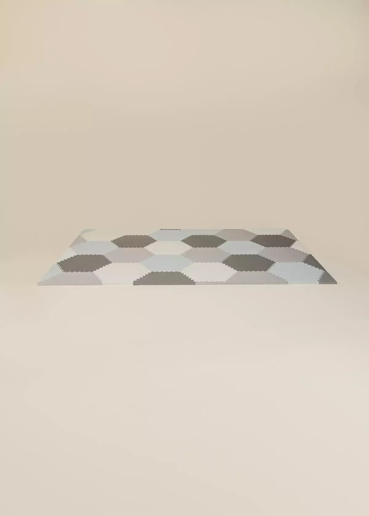 Tapis de jeu hexagonal, gris  Coco Village Tapis de jeu hexagonal, gris myplayground