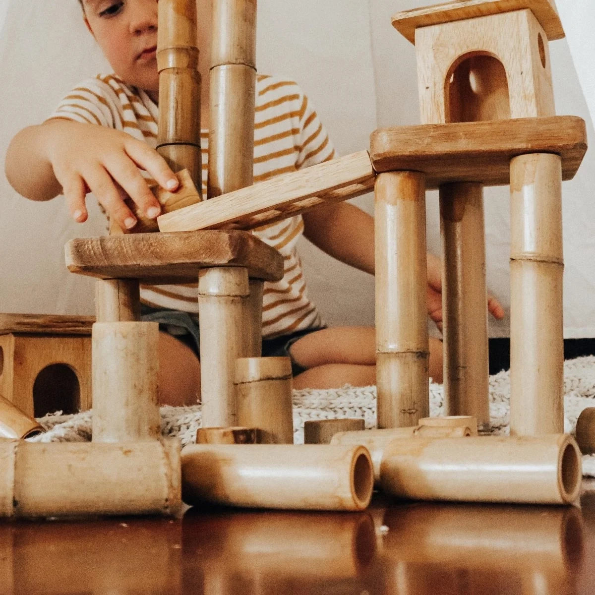 Ensemble de construction en bambou avec maisons  QToys USA Ensemble de construction en bambou avec maisons myplayground