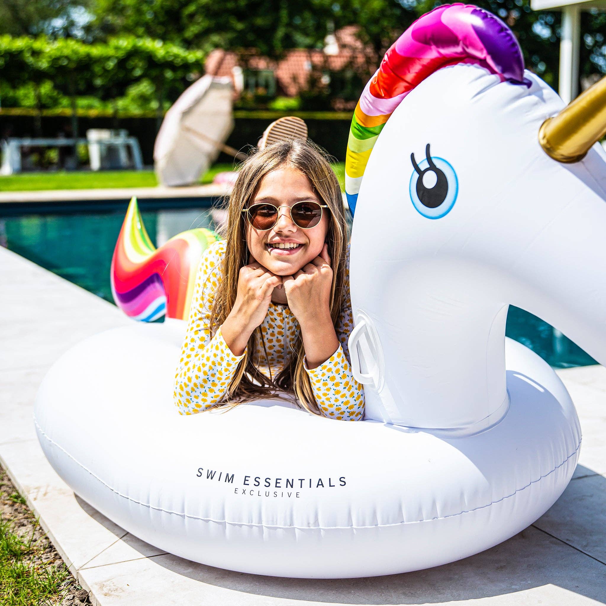 Licorne blanche gonflable XXL - Swim Essentials  Swim Essentials Licorne blanche gonflable XXL - Swim Essentials myplayground