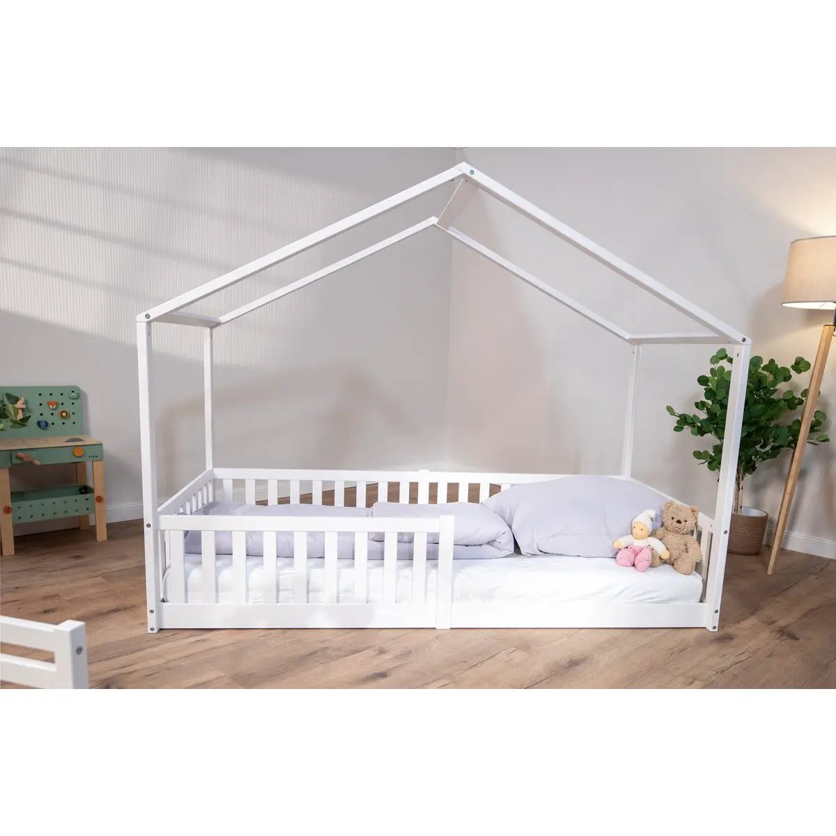 Lit cabane au sol Enno 90x200 cm, hêtre blanc – tiSsi – vue 3