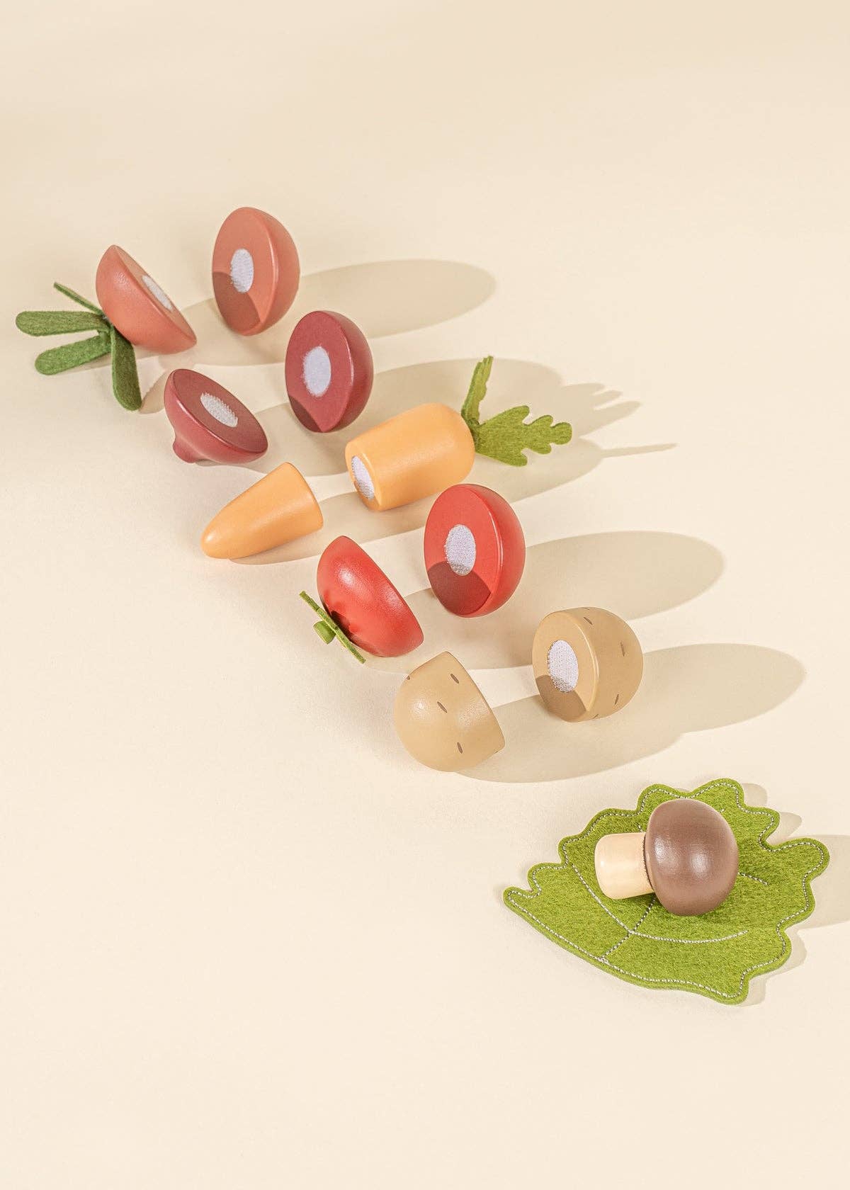 Set de jeu de légumes en bois  Coco Village Set de jeu de légumes en bois myplayground