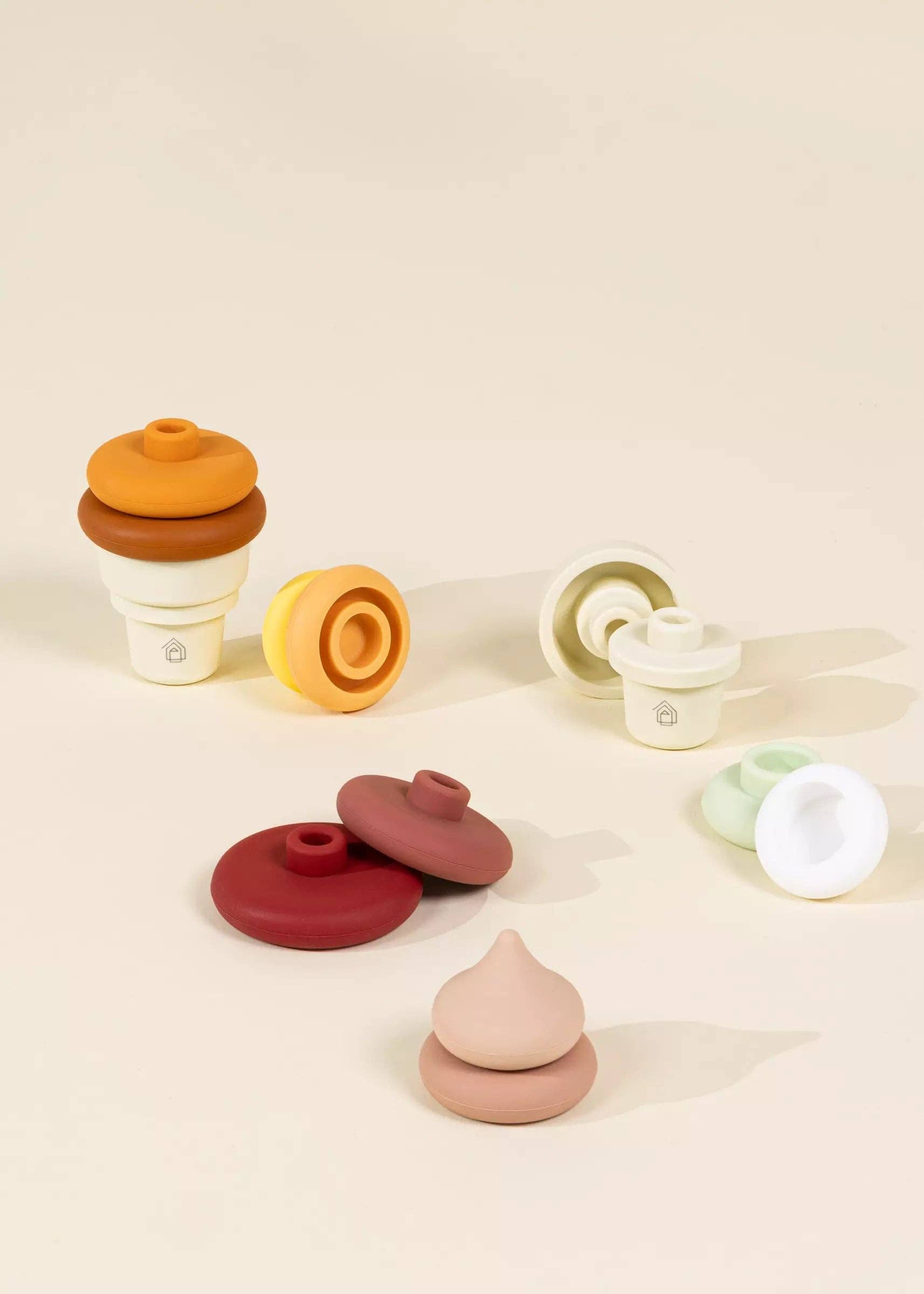 3 ensembles de cornets de crème glacée empilables en silicone (18 pièces) - Jeu de construction enfant  Coco Village 3 ensembles de cornets de crème glacée empilables en silicone (18 pièces) - Jeu de construction enfant myplayground