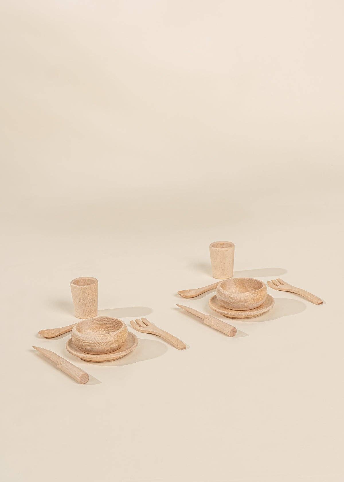 Ensemble de vaisselle en bois (12 pièces)  Coco Village Ensemble de vaisselle en bois (12 pièces) myplayground