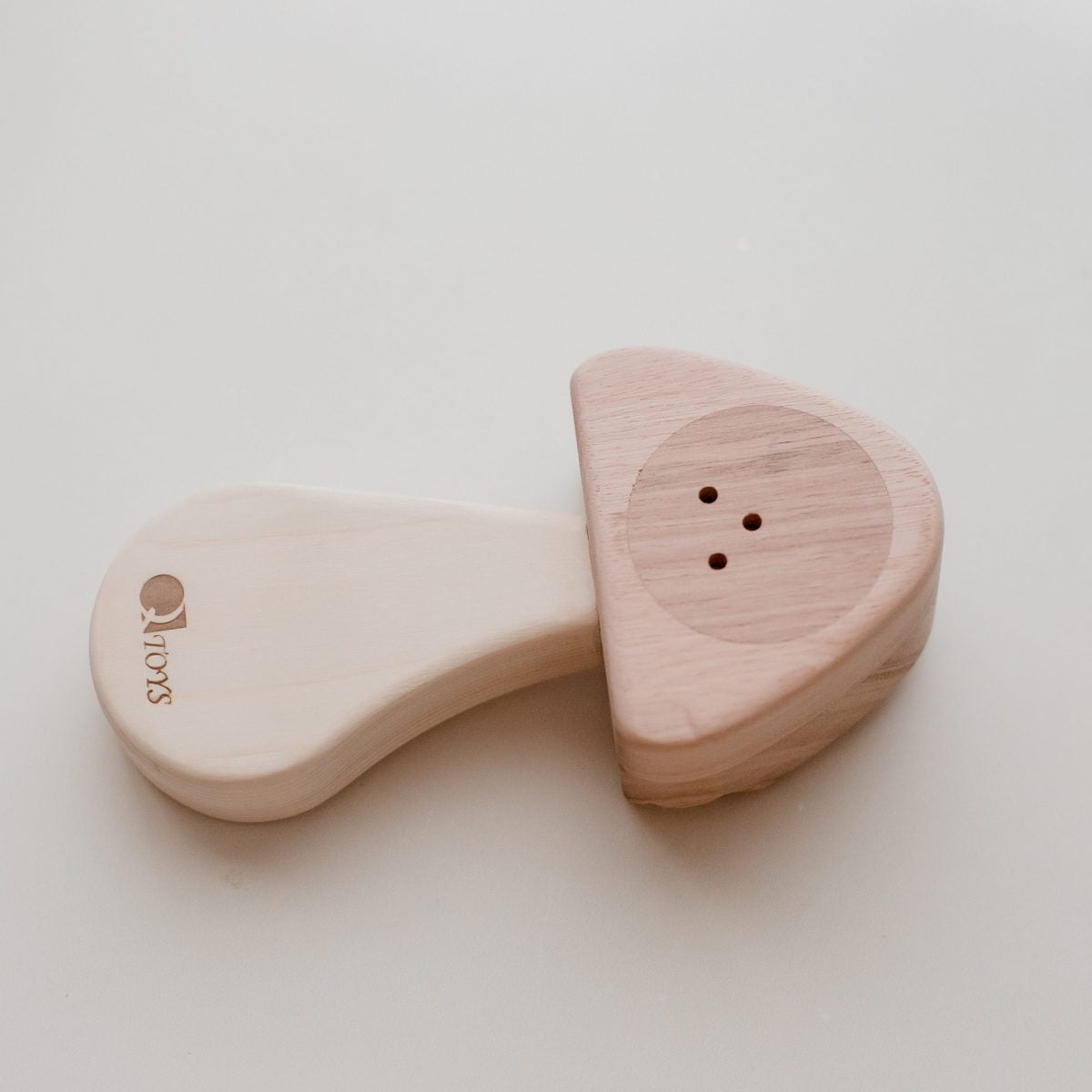 Hochet Champignon  QToys USA Hochet Champignon myplayground