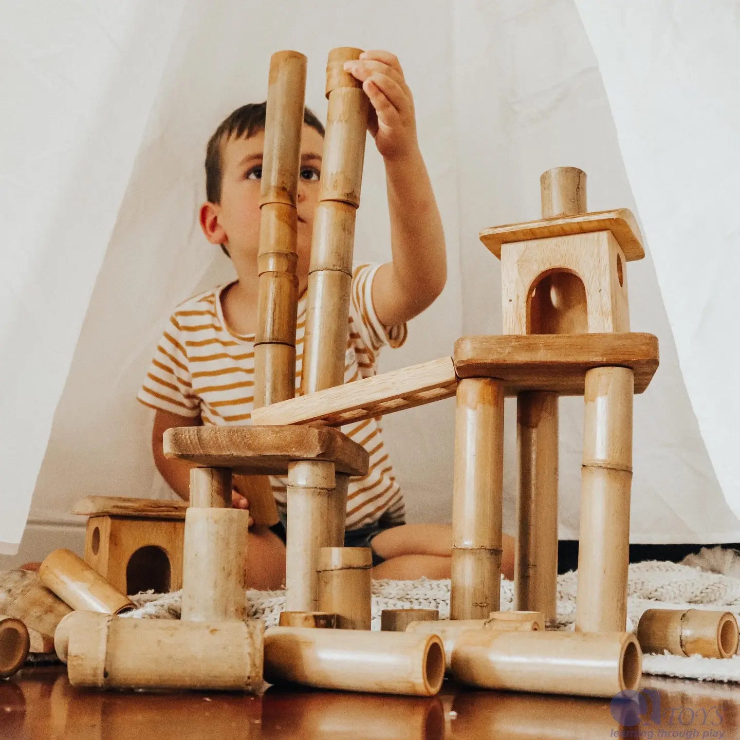 Ensemble de construction en bambou avec maisons  QToys USA Ensemble de construction en bambou avec maisons myplayground