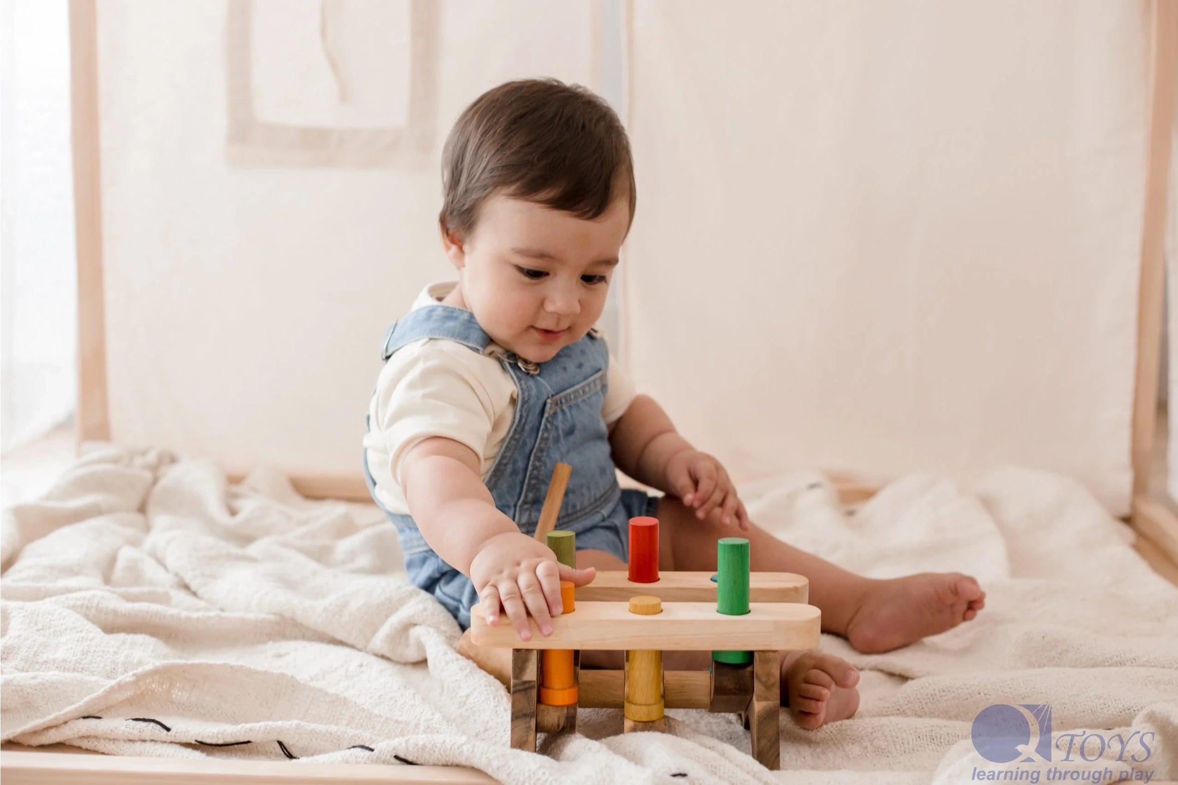 Livre A Peg  QToys USA Livre A Peg myplayground