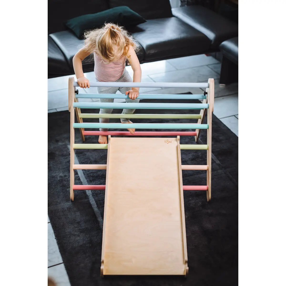 Set d'escalade : triangle de Pikler, toboggan et arche – tiSsi – vue 3