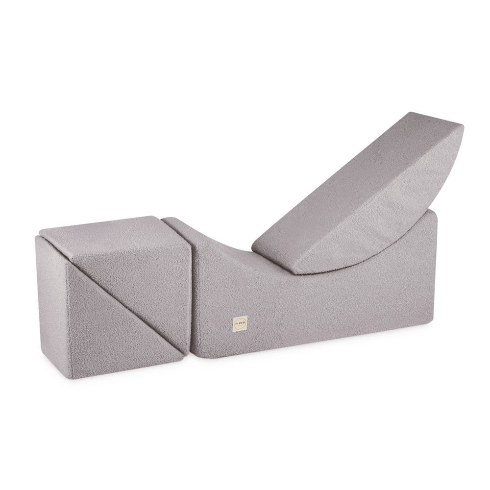 Chaise longue enfant modulable et inclinable, conçue pour le confort et la détente des tout-petits. Comprend un dossier ajustable et un repose-pieds détachable, parfaite pour lire, jouer ou se reposer.
