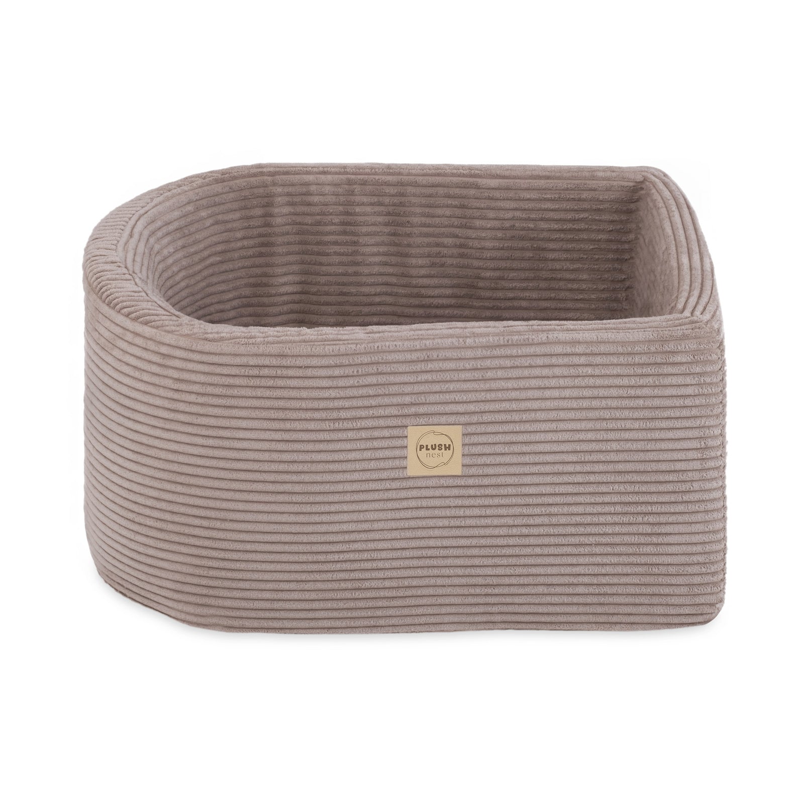 Petit panier en tissu velours côtelé assorti, doux et pratique, où ranger les jouets préférés pour garder le royaume de jeu bien ordonné