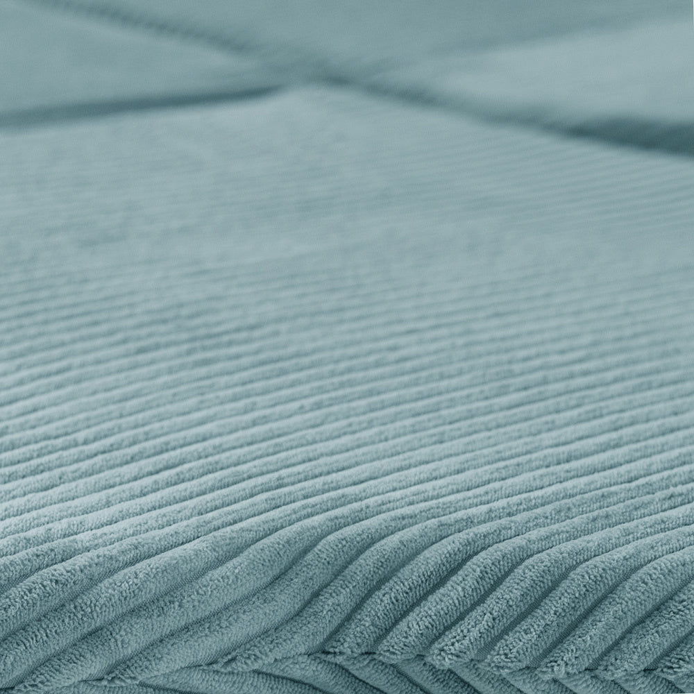  bleu clair, parfait pour un beau tapis douillet dans une chambre d’enfant.