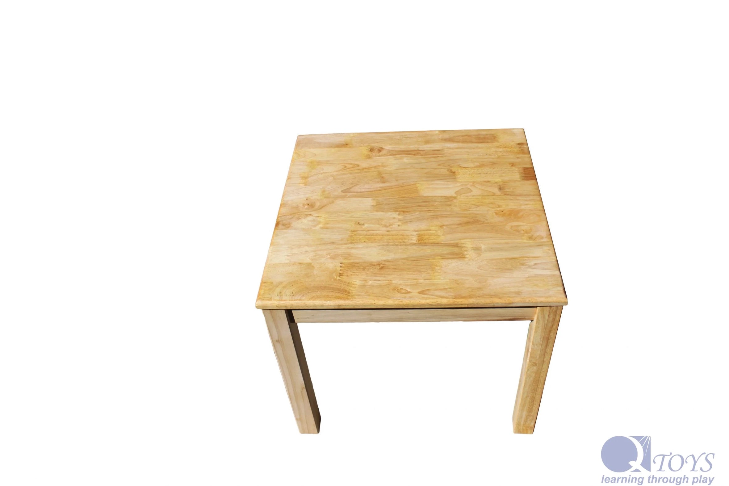 Table en bois massif avec 2 chaises standard  QToys USA Table en bois massif avec 2 chaises standard myplayground