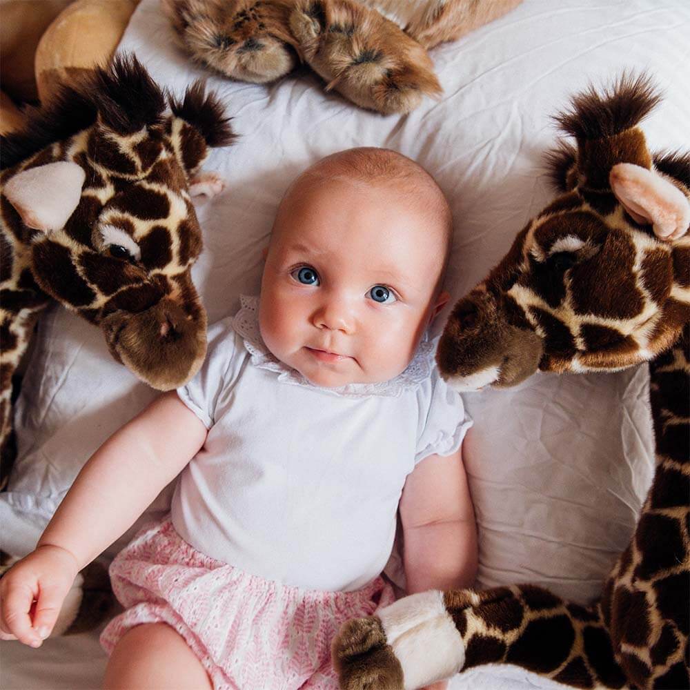 Ma peluche Girafe Zoé - La Pelucherie  LA PELUCHERIE Ma peluche Girafe Zoé - La Pelucherie myplayground