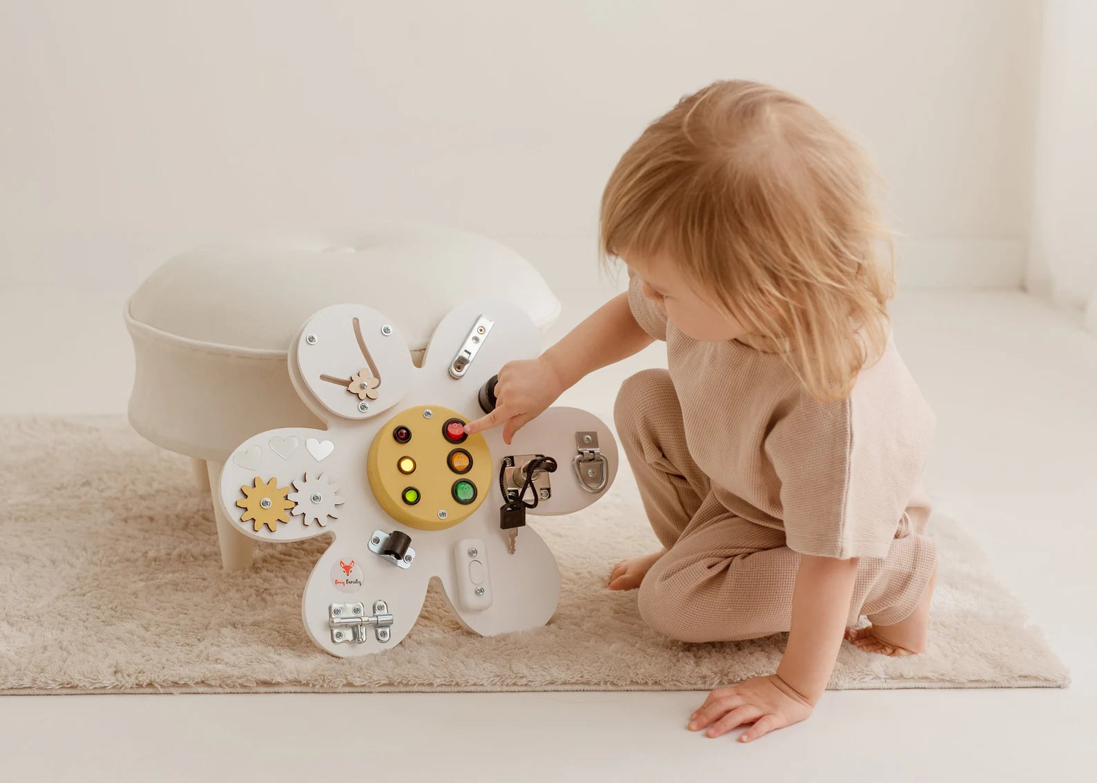 Fleur DAISY Busy board - Planche sensorielle - Jeu de motricite fine pour enfant (3 ans et +)  FoxyFamily Fleur DAISY Busy board - Planche sensorielle - Jeu de motricite fine pour enfant (3 ans et +) myplayground