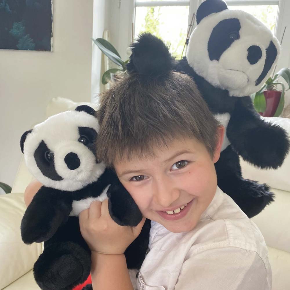 Ma peluche Panda Sam - La Pelucherie  LA PELUCHERIE Ma peluche Panda Sam - La Pelucherie myplayground