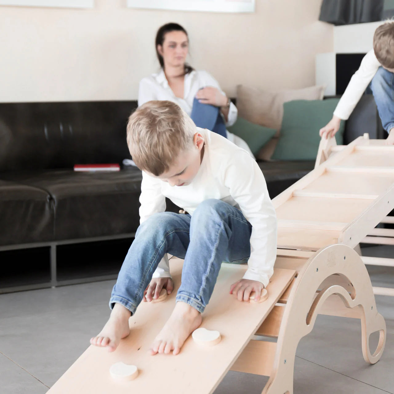 BusyKids - Ensemble (grand) Triangle Pikler + 2 planches à Double Face + Bascule d'Équilibre Nature - Bois Brut (non verni) - 12 à 18 mois  BusyKids BusyKids - Ensemble (grand) Triangle Pikler + 2 planches à Double Face + Bascule d'Équilibre Nature - Bois Brut (non verni) - 12 à 18 mois myplayground