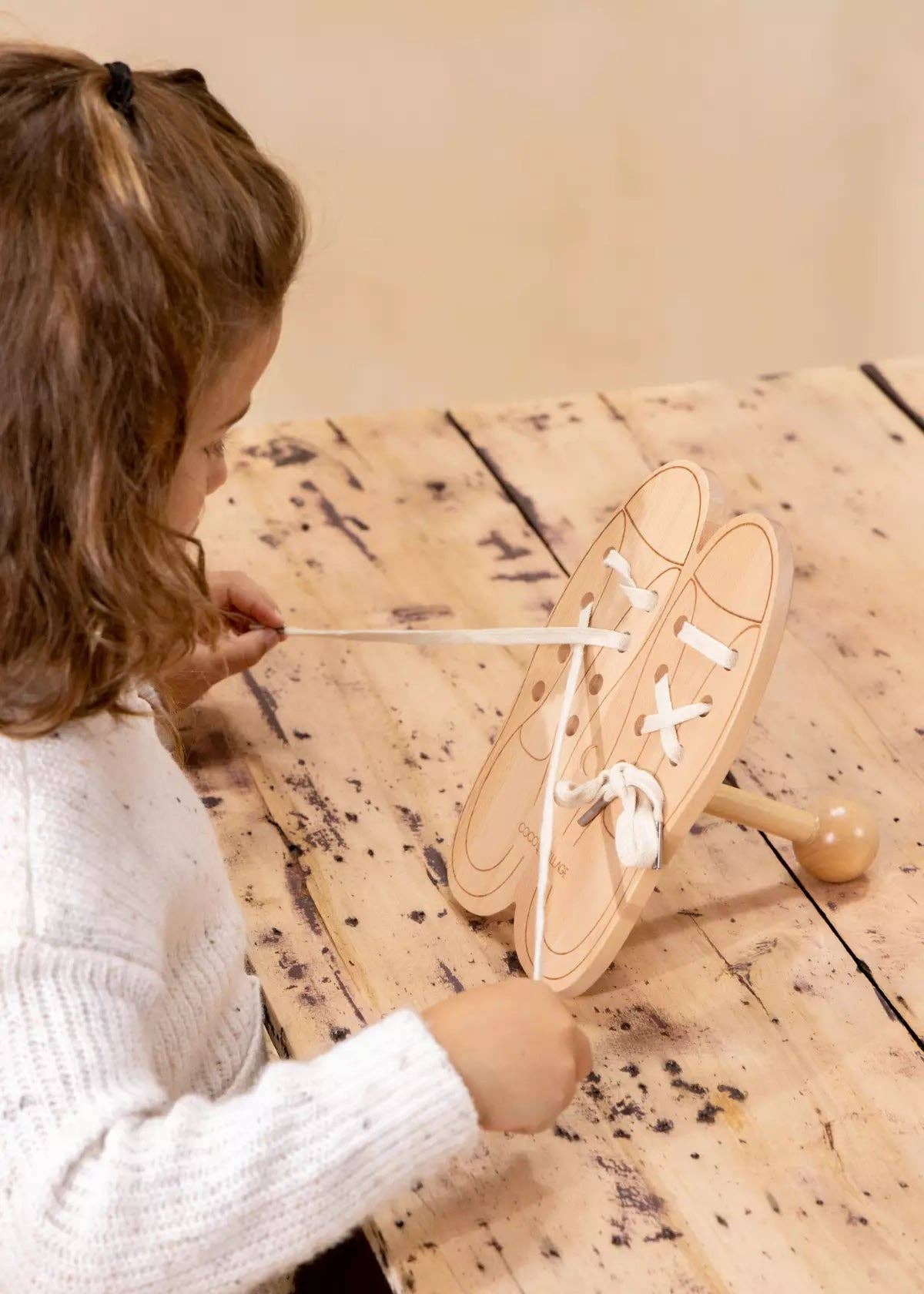 Jeu de laçage en bois - Coco Village - myplayground