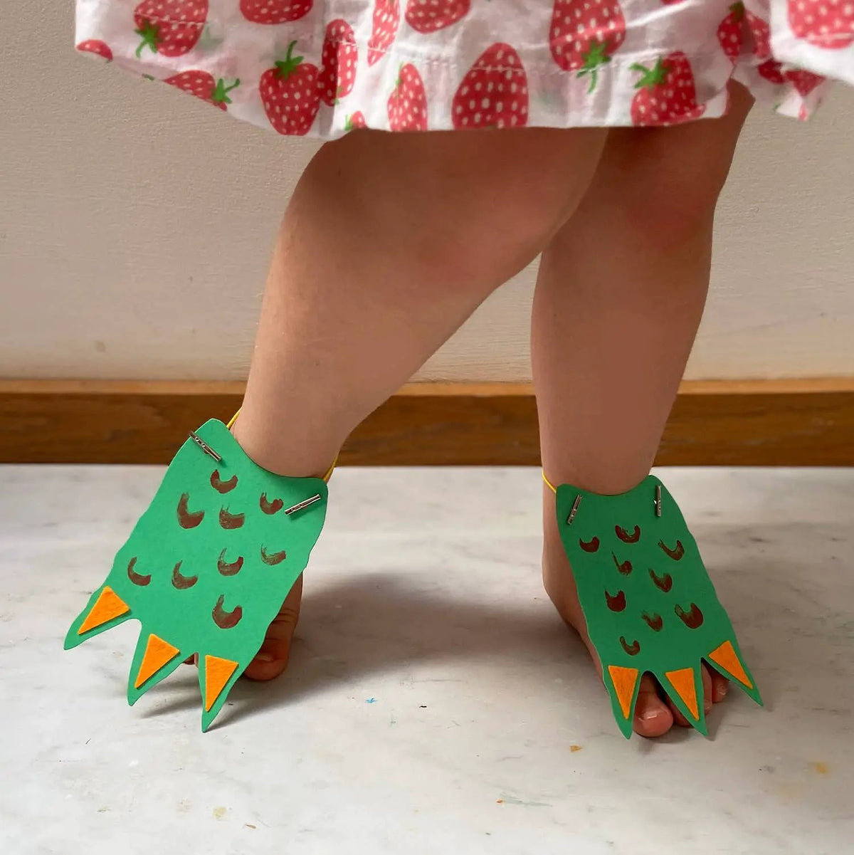 Faites vos propres pieds de dinosaure by Cotton Twist