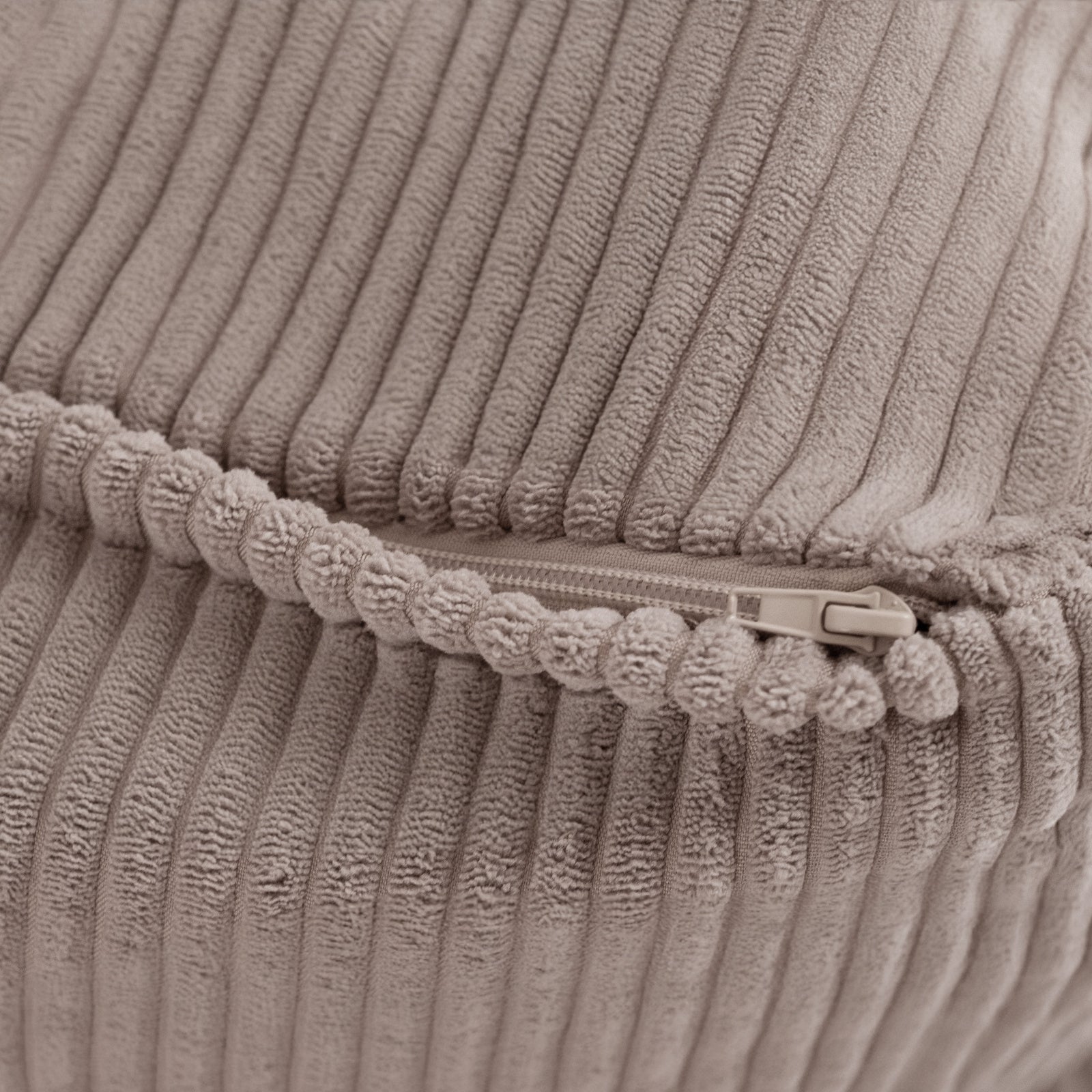 Fauteuil carré Puffy - 77x67x50, beige velours côtelé, pouf - Plush Nest - myplayground