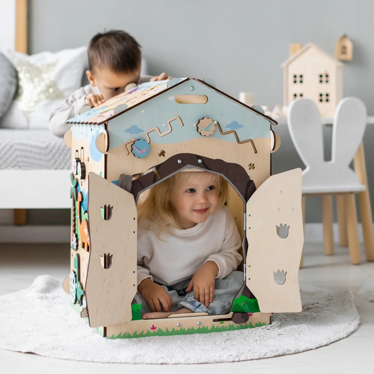 Busy Board Maisonnette Éducative DINO Équipé d'un Éclairage - Bois Natura, 12 à 18 mois - BusyKids - myplayground