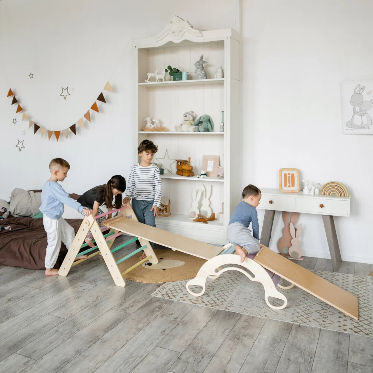 Ensemble triangle pikler + 2 Planches + bascule d’équilibre - Pastel, Bois Natura, 12 à 18 mois - BusyKids - myplayground