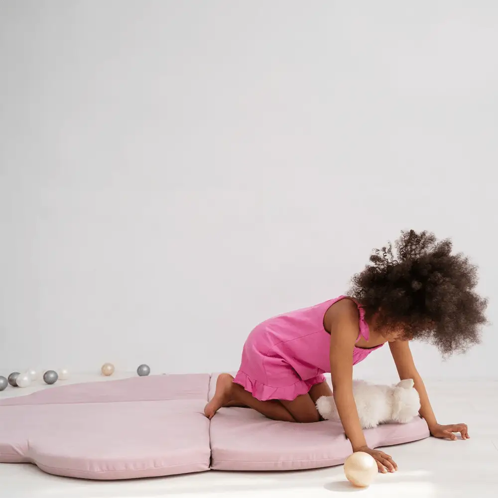 Tapis Fleur - 160x160x5 cm, velours rose, tapis de jeu - Plush Nest by Misioo