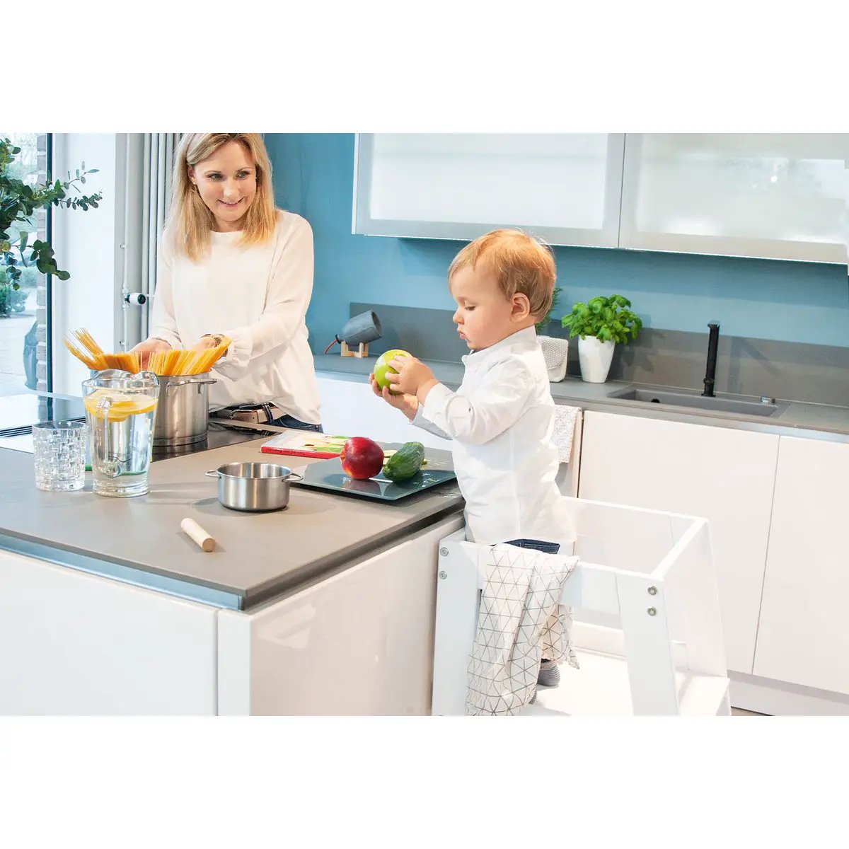 Learning tower „Fino”, white lacquered by Pinolino Kinderträume