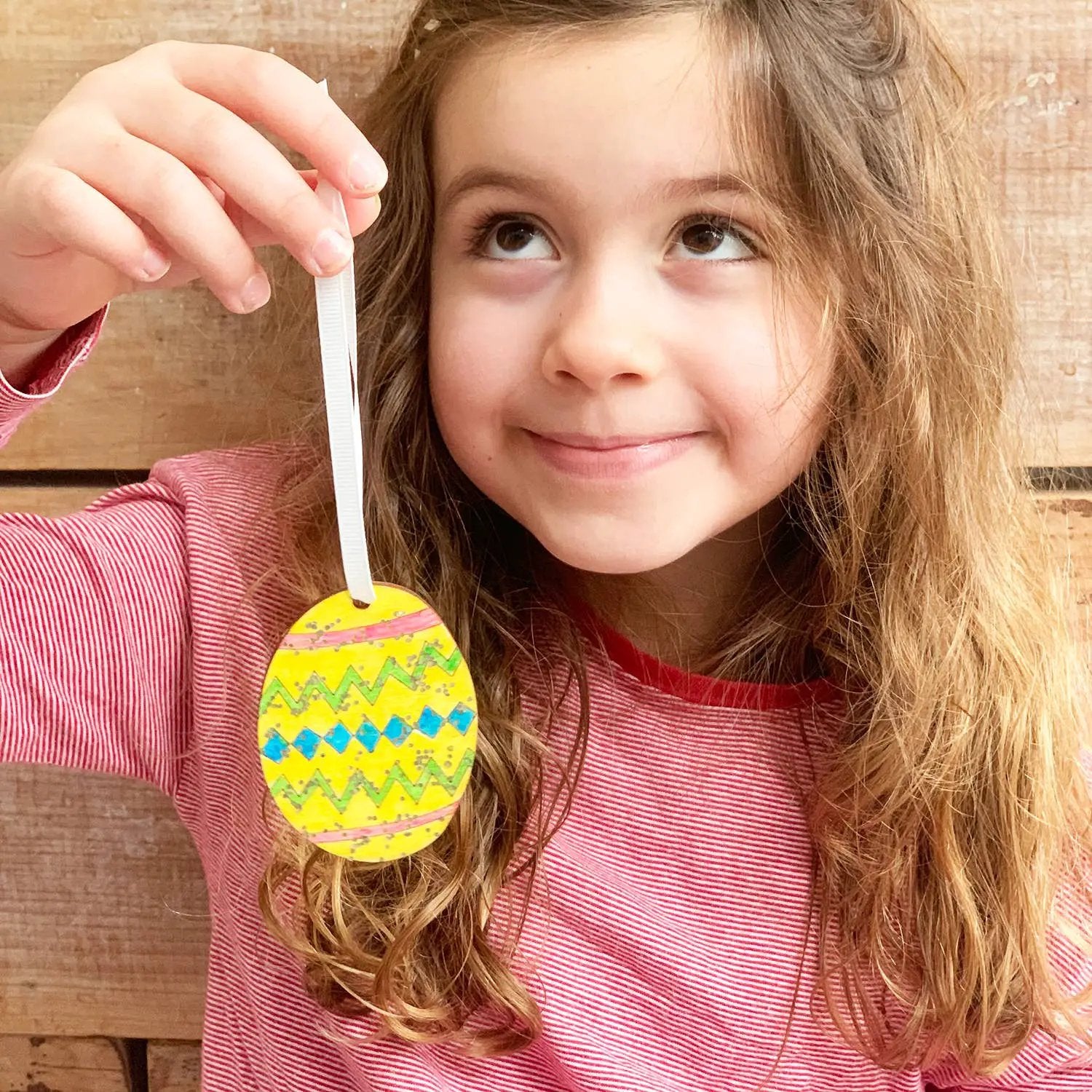Boîte cadeau à fabriquer soi-même pour la décoration de Pâques by Cotton Twist