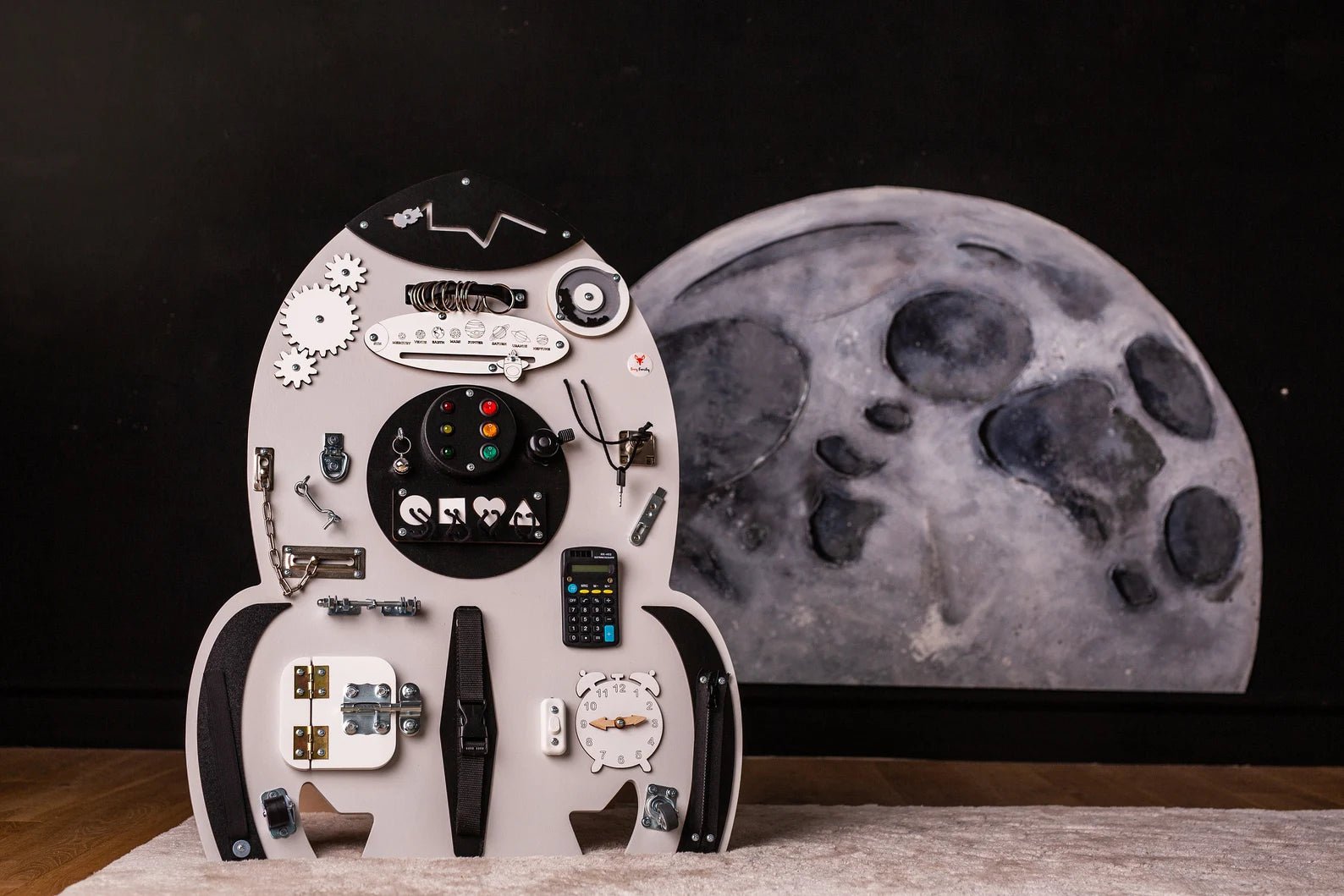 Space rocket Busy board - Planche sensorielle - Jeu de motricite fine pour enfant (3 ans et +) - myplayground