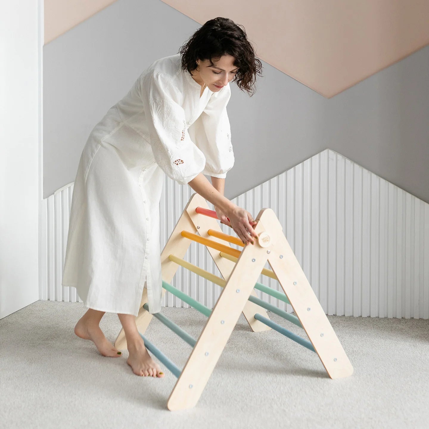 Ensemble triangle pikler + planche + bascule d’équilibre - arc - en - ciel, bois Natura, 12 à 18 mois - BusyKids - myplayground