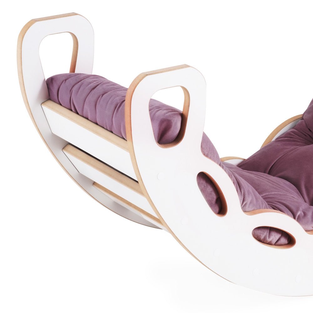 Bascule 4 en 1 - bois blanc, avec mur d’escalade, toboggan et coussin en velours lilas, motricité - Plush nest - myplayground