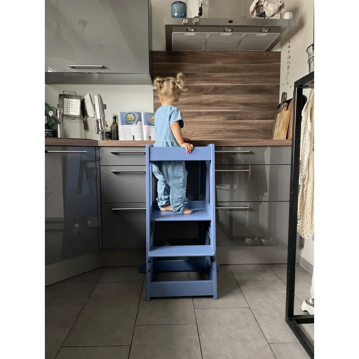 tiSsi® learning tower FELIX beech PIGEON BLUE by tiSsi ® Familie beginnt mit uns™