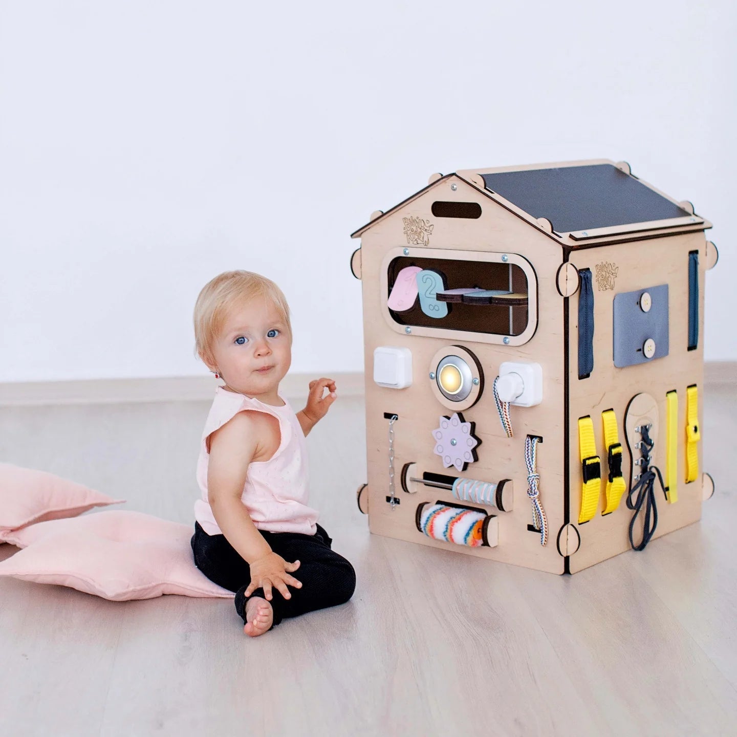 Maisonnette Éducative - pastel, édition limitée, bois natura, 12 à 18 mois - BusyKids - myplayground